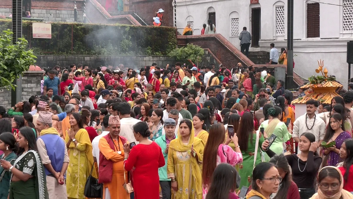 Thousands Converge on Pashupatinath Temple for Holy Shrawan's First Monday