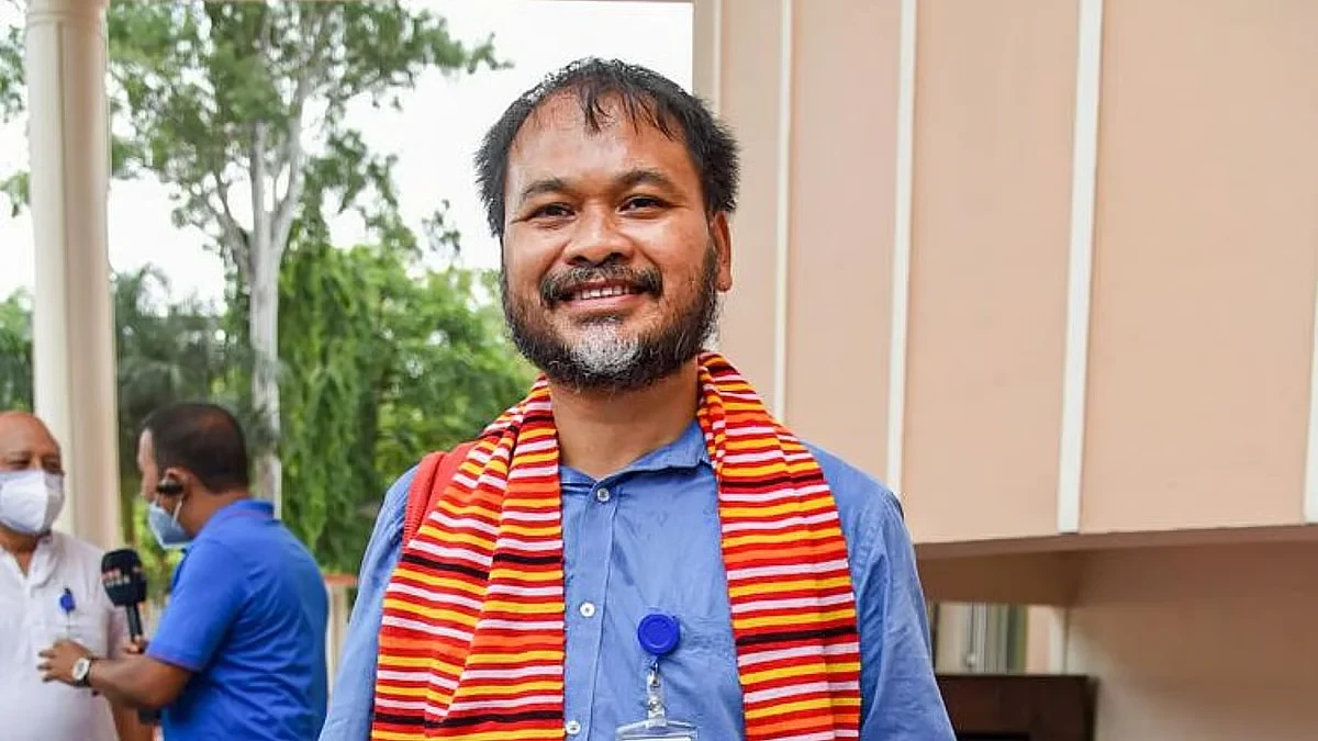 বানপানী বিতৰ্কত ‘অশোভনীয় আচৰণ’: অখিল গগৈক অসম বিধানসভাৰ পৰা বহিষ্কাৰ