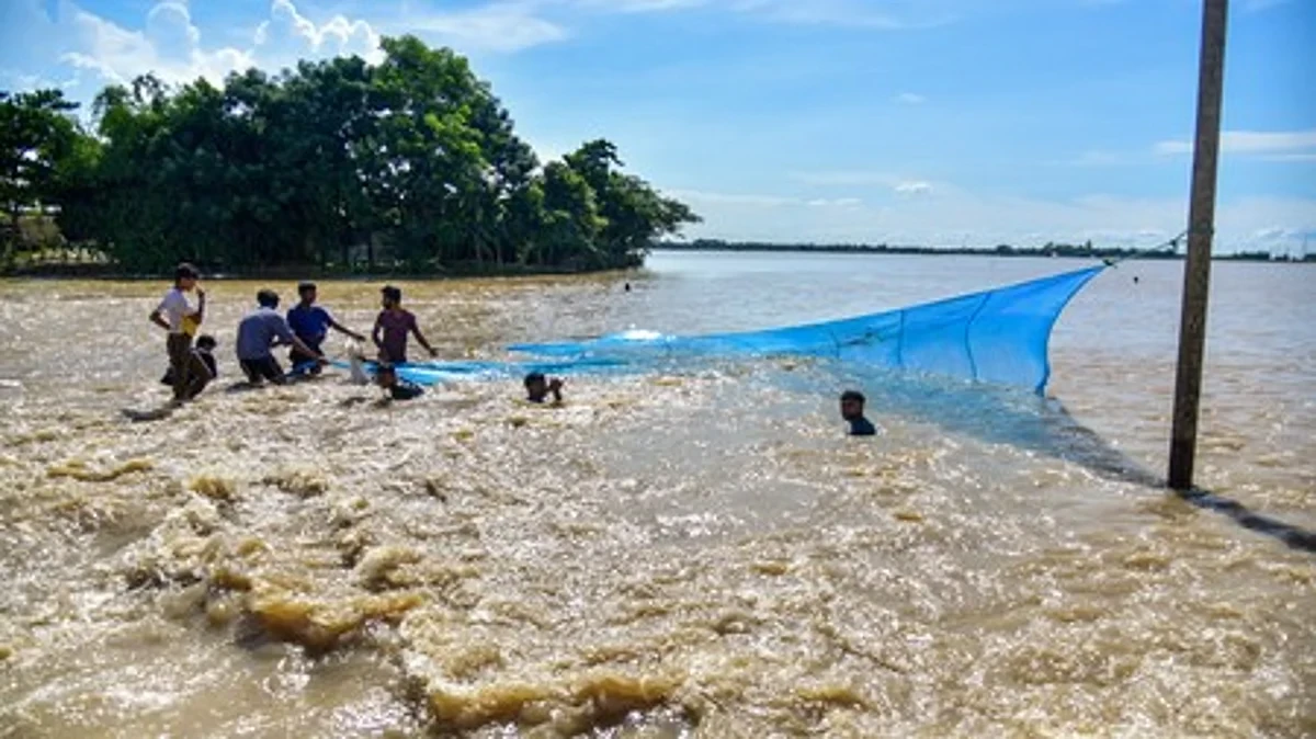 Sivasagar's Dikhow River Remains in Severe Flood Category, Posing Continued Threat