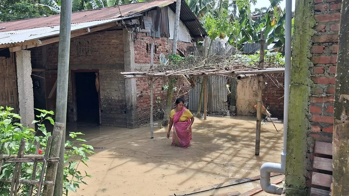 শিৱসাগৰৰ নাজিৰাত দিখৌৰ সংহাৰী বান, হাজাৰ হাজাৰ লোক গৃহহীন