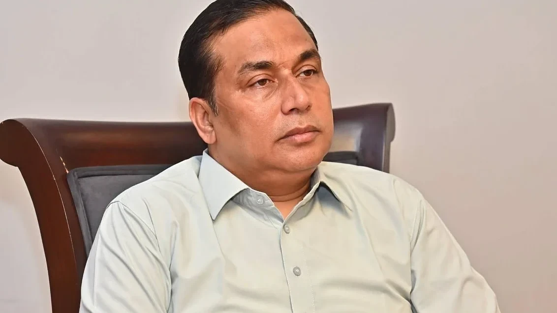অসমৰ বান পৰিস্থিতি: মন্ত্ৰী মল্লবৰুৱাই প্ৰেৰণ কৰিলে নতুন বস্ত্ৰৰ চালান