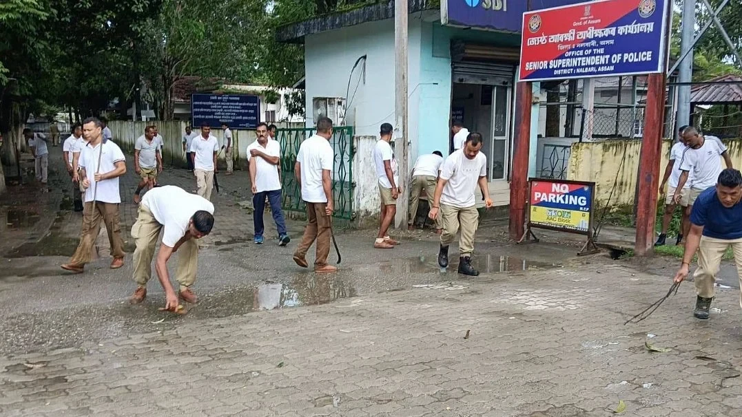 নলবাৰী আৰক্ষীৰ শ্ৰমদান কাৰ্যসূচী: সামূহিক সেৱাত অংশগ্ৰহণ