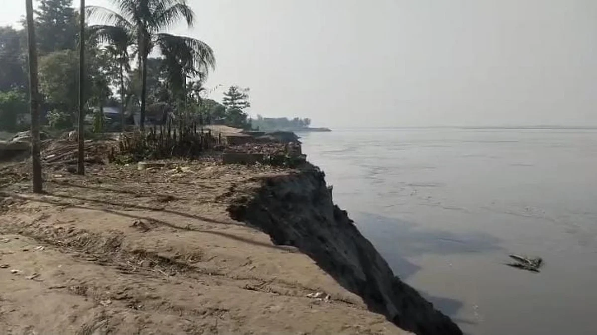 Brahmaputra's Relentless Erosion Puts Barkhetri Residents on Edge in Assam