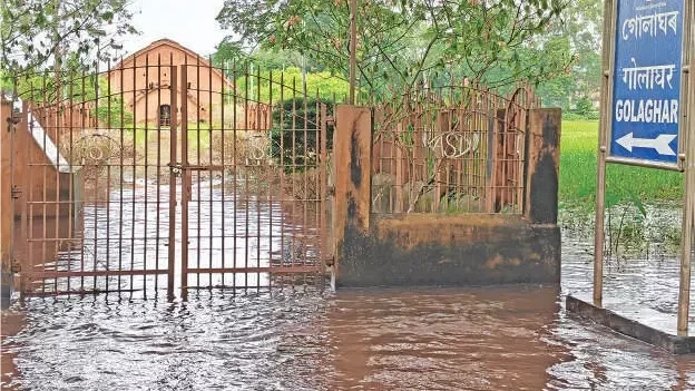 অসমৰ বানপানীয়ে ধ্বংসৰ মুখলৈ ঠেলিছে ঐতিহাসিক স্মৃতিচিহ্ন, শ শ মূল্যৱান পাণ্ডুলিপি বিপদাপন্ন