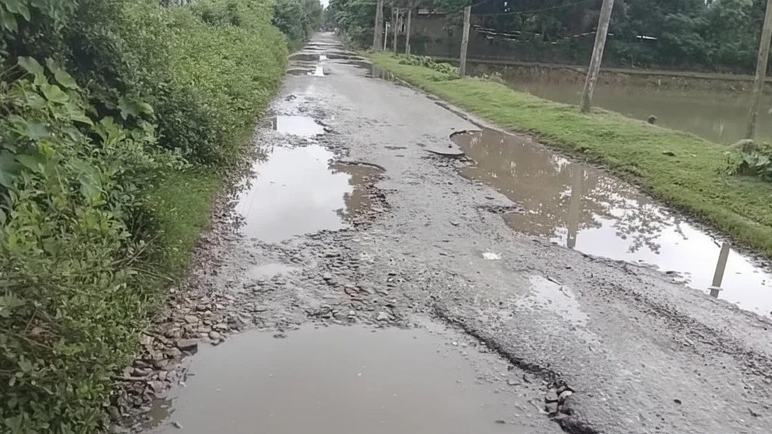 Sonamati Residents Grapple with Crippling Potholes, Demand Urgent Road Repairs