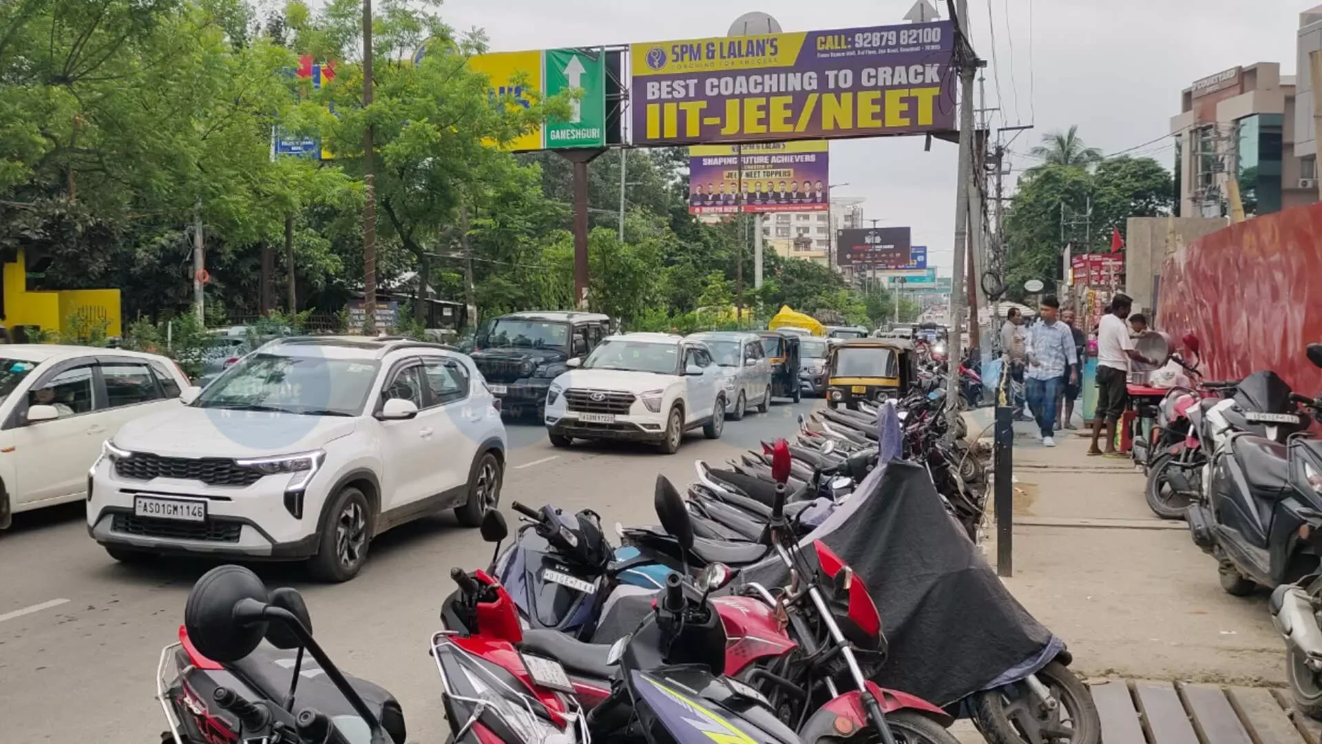 গুৱাহাটীৰ গণেশগুৰি-আৰজি বৰুৱা পথত ভয়ংকৰ যান-জঁট: যধে-মধে পাৰ্কিঙেই মূল কাৰণ
