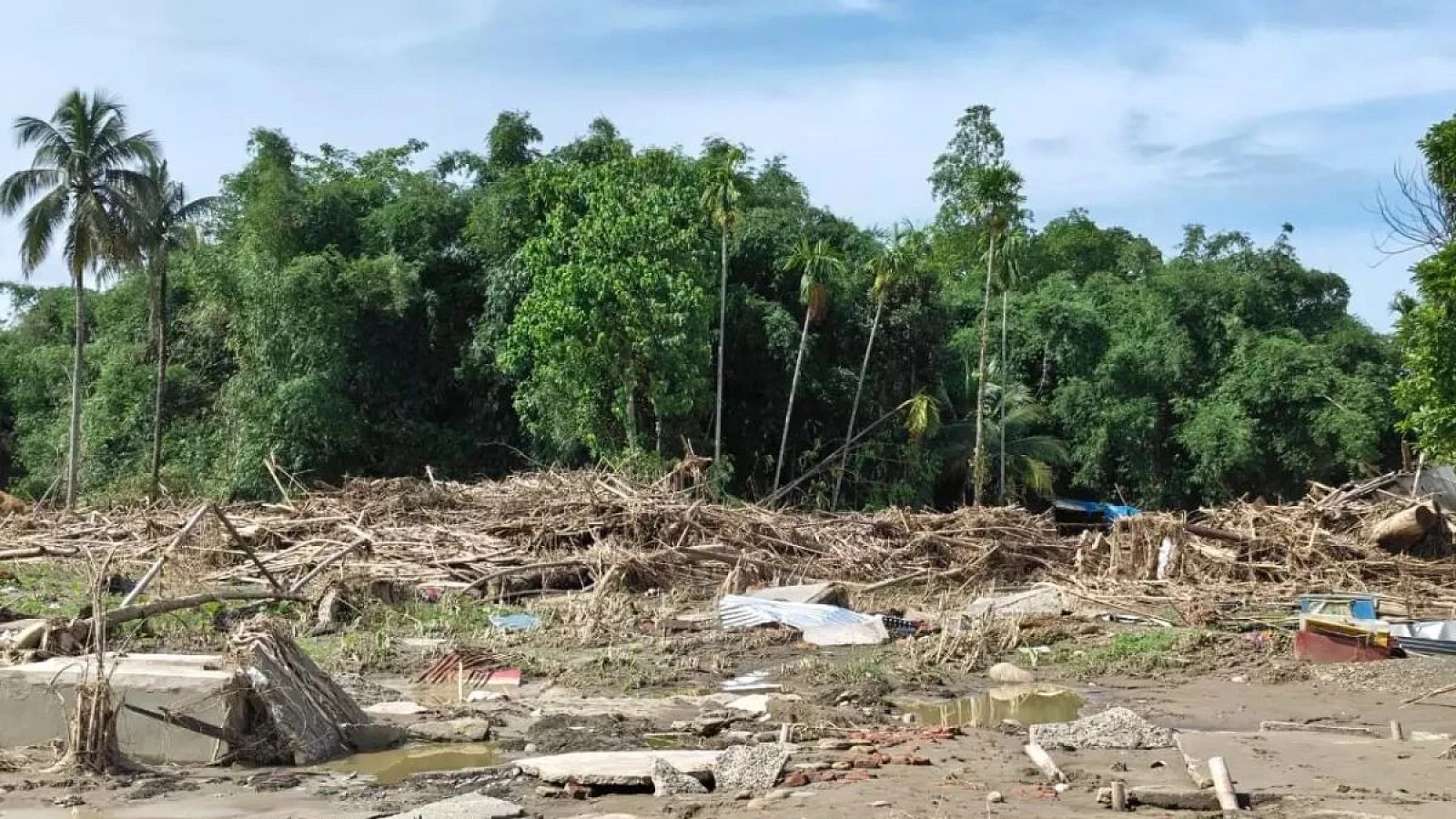 অসমৰ বানপানী: ক্ষতিগ্ৰস্ত পৰিয়াললৈ চৰকাৰৰ ৭৫,০০০ টকাৰ প্ৰথম কিস্তি মুকলি