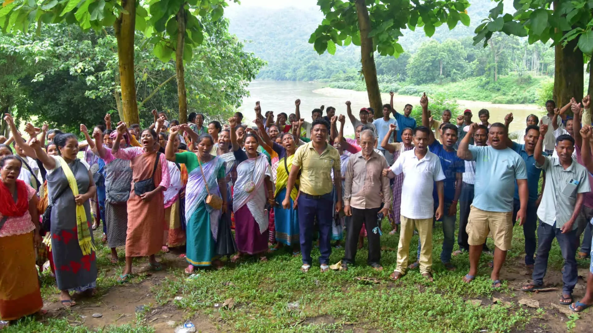 কুলছি বান্ধ প্ৰকল্পৰ বিৰুদ্ধে সীমান্তৱৰ্তী ৰাইজৰ তীব্ৰ প্ৰতিবাদ: প্ৰতিবেদন দাখিলৰ পিছতে পুনৰ জাগ্ৰত শংকা
