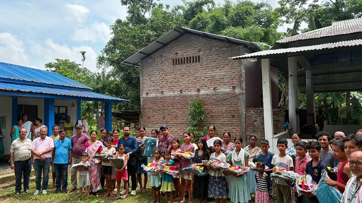 নুমলীগড় ৰিফাইনেৰী শাখা সাহিত্য সভাৰ বানাক্ৰান্তক সহায়ৰ হাত