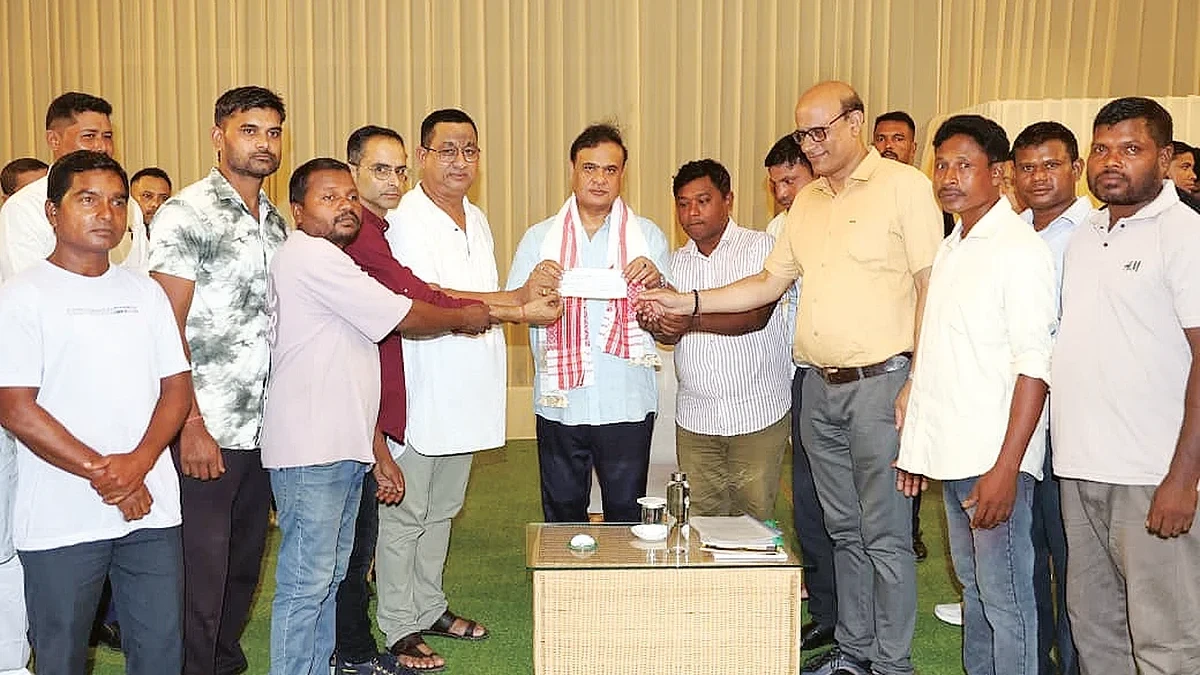 Dikom Tea Estate Workers Donate ₹1 Lakh to Assam CM's Relief Fund