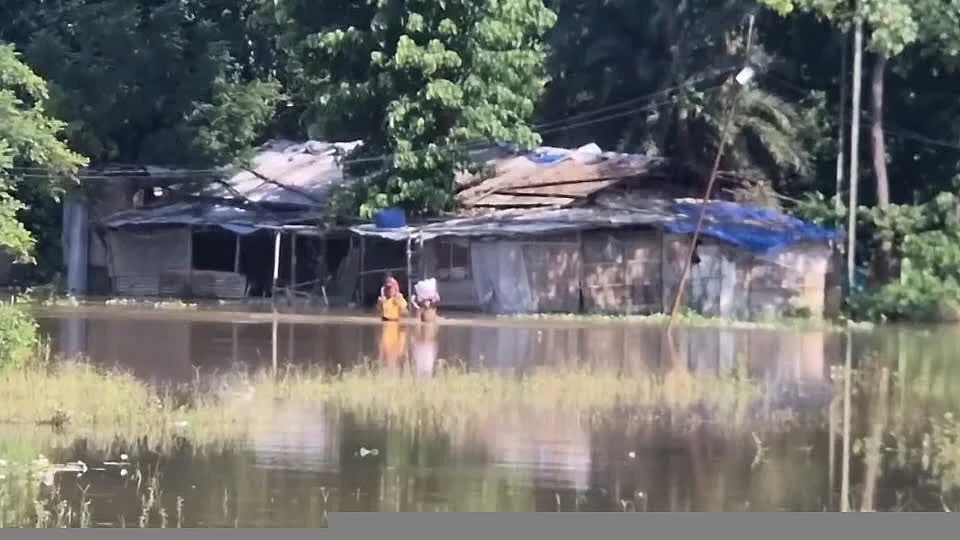 নীপকোৱে ডয়ঙৰ পানী এৰি দিয়াত নুমলীগড়ৰ ১৫ খনতকৈও অধিক গাঁও জলমগ্ন: ধনশিৰি বিপদসীমাৰ ওপৰেৰে প্ৰৱাহিত