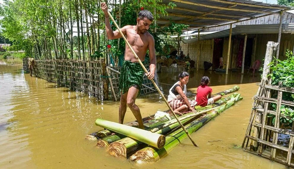 বিশ্বনাথত বানত প্ৰাণ হেৰুৱা পৰিয়াললৈ চৰকাৰী সাহায্য প্ৰদান