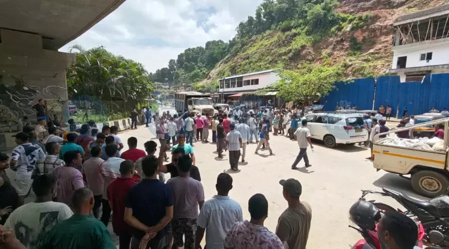 সীমান্তৱৰ্তী উত্তেজনাৰ মাজতে মেঘালয়ত আৱদ্ধ লোকৰ বাবে অসম আৰক্ষীৰ হেল্পলাইন সেৱা আৰম্ভ