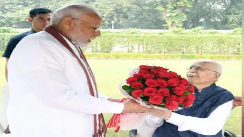 On his 95th birthday, veteran BJP leader LK Advani is visited by PM Modi and Rajnath Singh