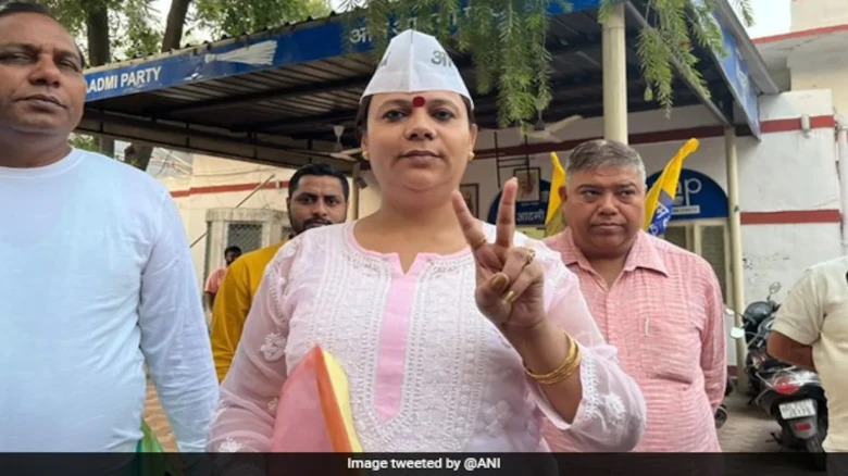AAP's Bobi becomes the first Transgender to be elected as Member of Delhi Civic Body