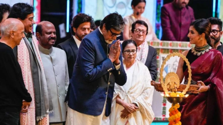 Mamata Banerjee raises slogan, says 'Amitabh Bachchan be conferred with Bharat Ratna' at Kolkata Film Festival