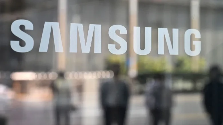 Samsung's quarterly profit falls to an eight-year low amid global economic slowdown