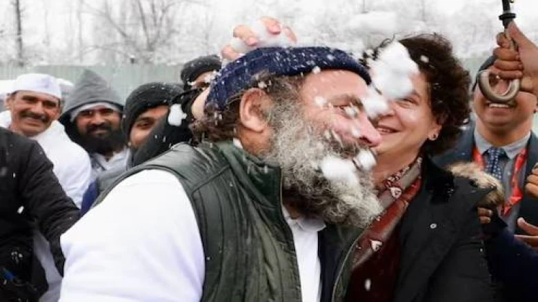 Watch: Rahul Gandhi and Priyanka Gandhi indulge in Snowball Fight in Srinagar
