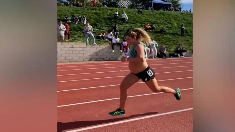 Nine-month pregnant woman stuns onlookers by running a mile in 5 min, 17 seconds!