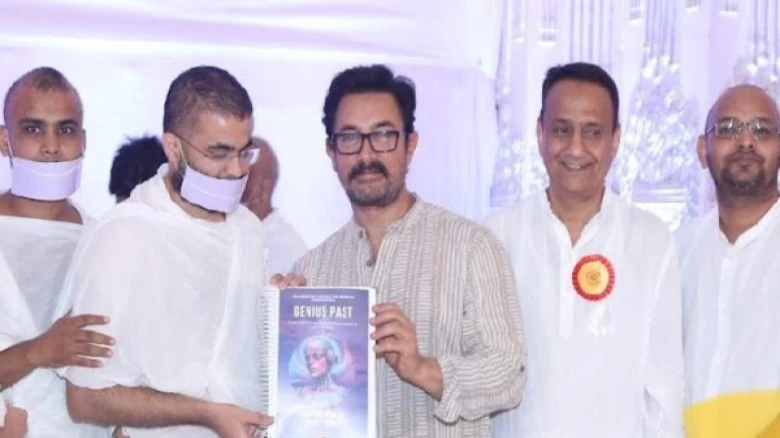 B'town actor Aamir Khan attends prayer meet of scientist Muni Mahendra Kumar