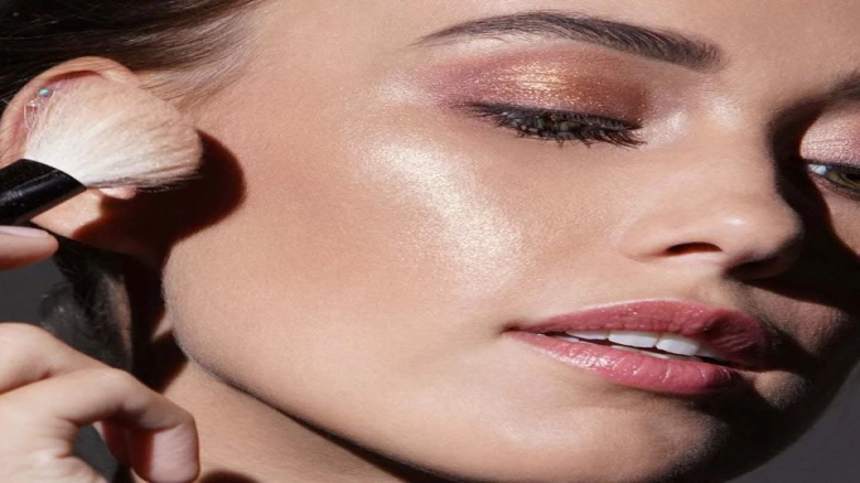 Love makeup? Check these 5 most affordable face highlighters