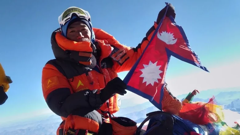 Kami Rita Sherpa scales Mount Everest for the record 28th time