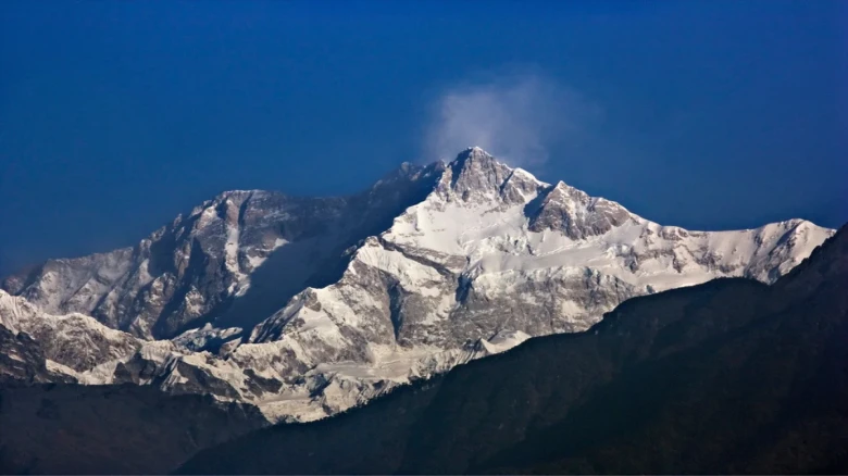 Assam mountaineers scale Mt Kanchenjunga; unfurls 'National Flag and Gamusa'
