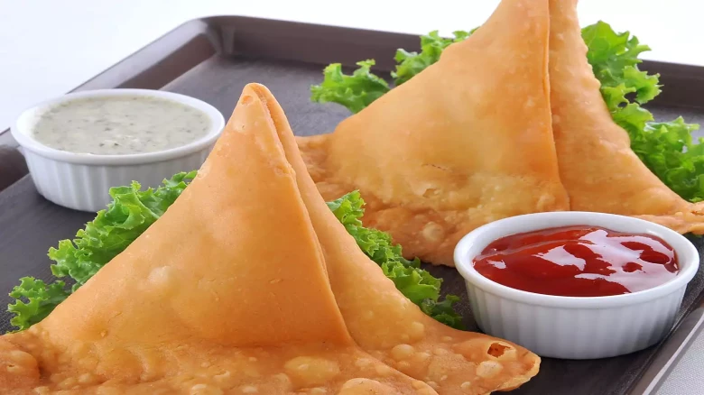 Rs 500 for just 2 samosas? American shocked at unreasonable pricing of Indian snack at US restaurant