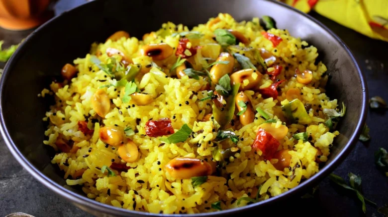 Health Benifits of Poha and why you should have it as your breakfast
