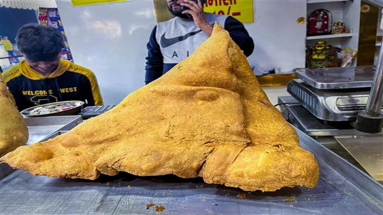 Win whooping Rs 71,000 by eating just one Samosa; Details here