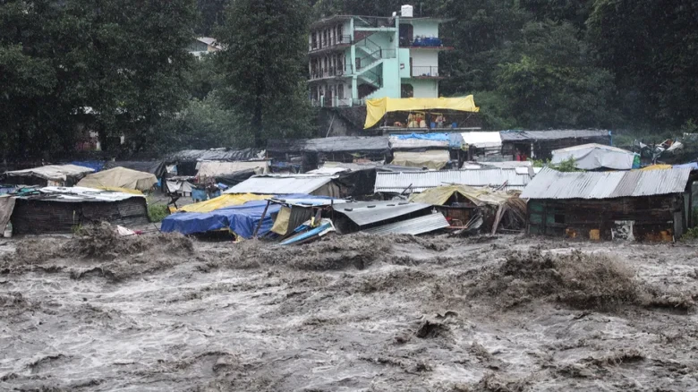 New Delhi: Schools close after monsoon floods kill at least 15 people; Pakistan on high alert