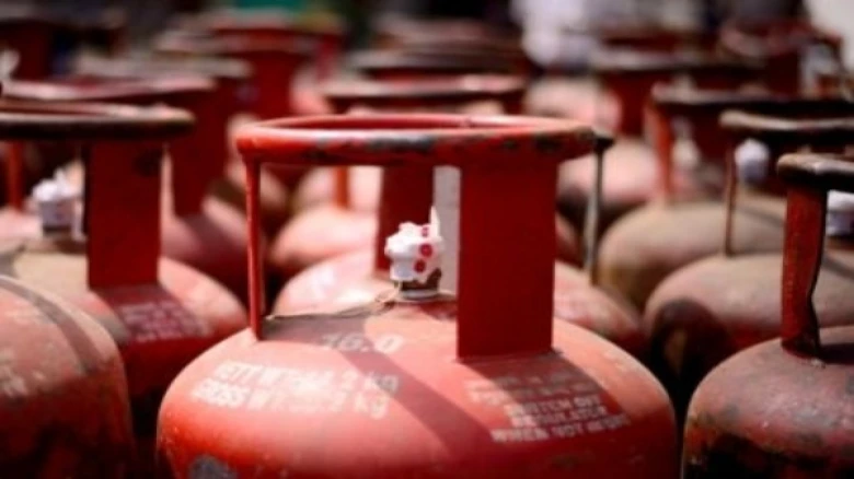 Price hike of commercial gas cylinders, rates jumped by Rs 209 Starting from October 1; check the latest rates here