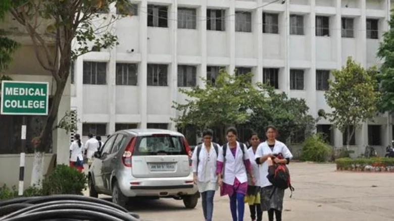 Majority of medical colleges have ghost faculty, all fail to meet the 50% attendance requirement, says NMC
