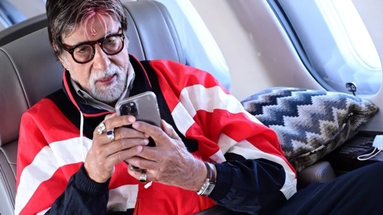Superstar Amitabh Bachchan becomes owner of Mumbai team in Indian Street Premier League