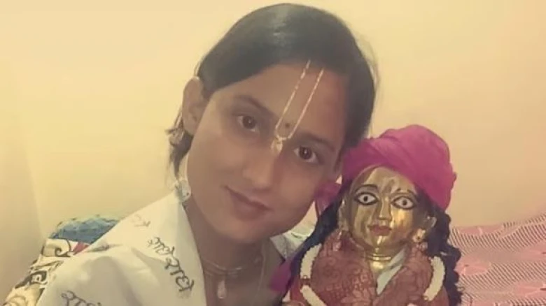 Gwalior Girl Shivani Parihar Dedicated Her Life to Lord Krishna Will Marry Laddu Gopal Krishna