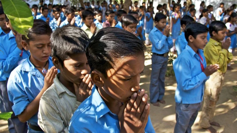 লাখ লাখ শিক্ষার্থী কমিছে চৰকাৰী স্কুলত