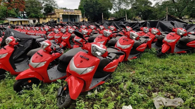 ৮০% পালেহে স্কুটী দিয়াৰ সিদ্ধান্ত! এইবাৰ স্কুটী পাব ১১,২৫০ শিক্ষার্থীয়েহে