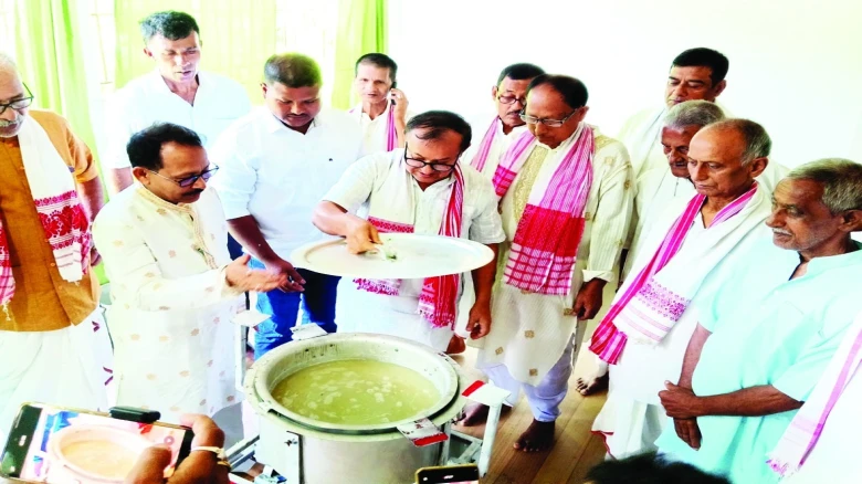 উদ্ভাৱন হ'ল মাহ-প্রসাদ ধোৱা যন্ত্র
