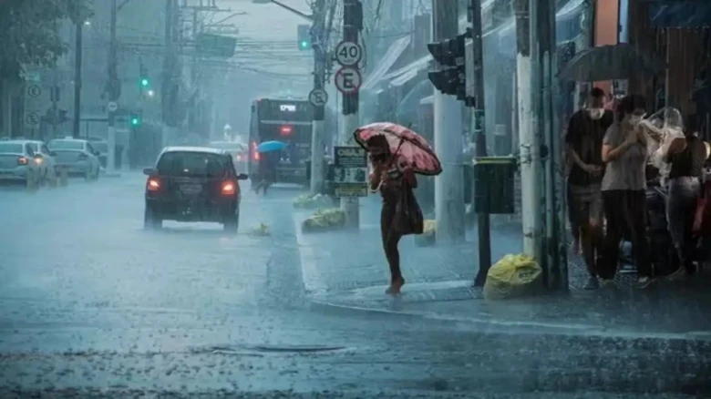 আজিও প্ৰৱল বৰষুণ, ৬ জিলাত ৰে'ড এলাৰ্ট