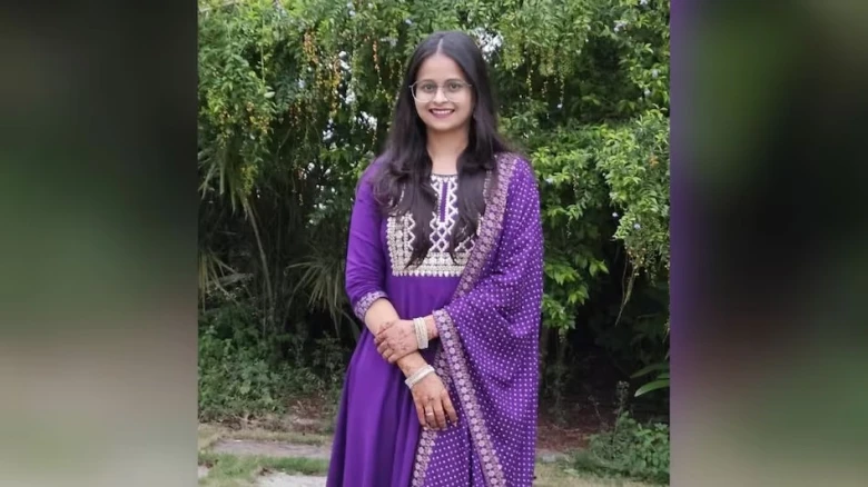 জীয়াই থকাৰ হেঁপাহ হেৰুৱাই যুৱতী আই টি ইঞ্জিনিয়াৰৰ চৰম সিদ্ধান্ত
