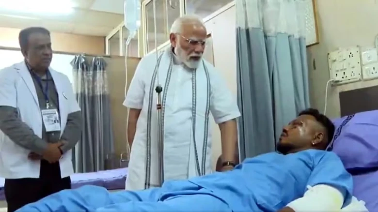 মই জঁপিয়াই দিয়া নাছিলোঁ, চিটৰ সৈতে বাহিৰলৈ পৰিলোঁ! বিমান দুৰ্ঘটনাৰ পৰা কেনেকৈ বাচিল ক’লে ৰমেশ বিশ্বাস কুমাৰে